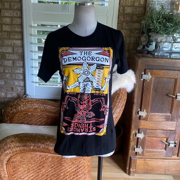 HOT TOPIC T SHIRT STRANGER THINGS THE DEMOGORGON BLACK NEW - Picture 1 of 9